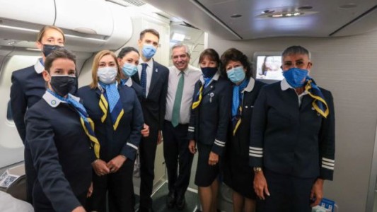 Alberto Fernández regresa al país y retoma la campaña electoral