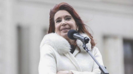 Cristina Kirchner pasó su primera noche internada tras ser operada y continúa con evolución favorable