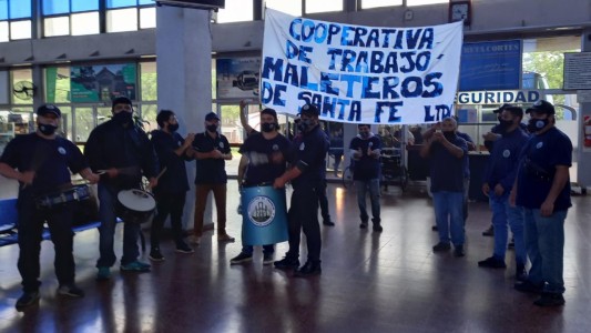 Maleteros se manifestaron en la Terminal: piden acceder a un salario mínimo