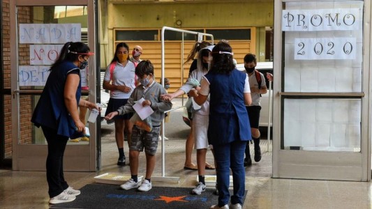 Covid: en medio de un ascenso de casos, se viene el nuevo protocolo en escuelas