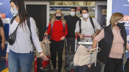 Flexibilizan el ingreso de extranjeros no residentes que no tengan el esquema de vacunación completo