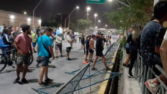 Incidentes y descontrol en la llegada de la Selección Argentina a San Juan