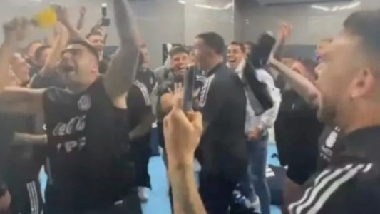 Los jugadores argentinos celebraron la clasificación al Mundial con cánticos para Brasil