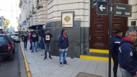 En la ciudad de Santa Fe, aún hay bancos que continúan trabajando solo con turnos