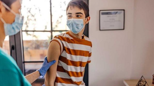 Vacunan contra el Covid a niños, niñas y adolescentes este martes en la ciudad