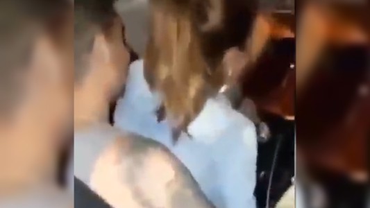 La concejala grabada mientras manejaba sentada arriba de un hombre dijo que "es un video viejísimo"