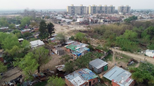 “Hay tiros, gente que se quiere meter en lugar de otra”: alertan por asentamientos en El Pozo