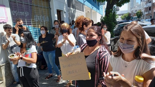"Necesitamos condiciones dignas de trabajo": protesta en la Secretaría de Niñez