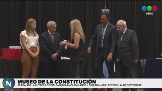Entregaron los diplomas a los concejales electos