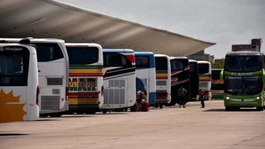 Aislan un micro que salió de Buenos Aires por posible caso de la variante ómicron