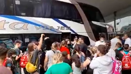 Dos choferes de un viaje de egresados dieron positivo por cocaína: llamaron a un reemplazo y tuvo el mismo resultado