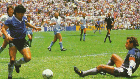 Media sanción al proyecto que declara el día del futbolista en honor a Diego Maradona