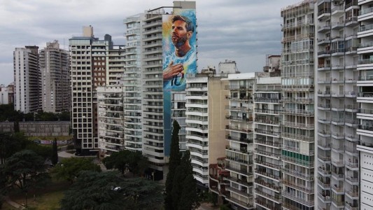 Se inauguró el mayor mural de Rosario en homenaje a Messi