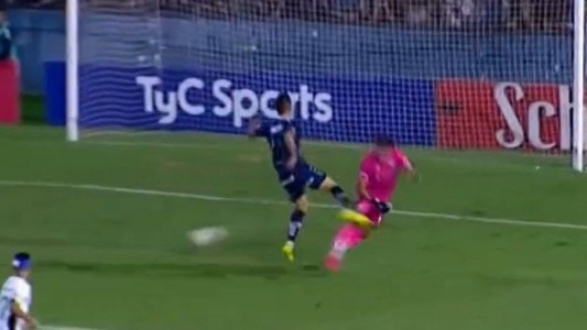 Escándalo en la Primera Nacional: "No era justo definir el pase con un error gravísimo del árbitro"