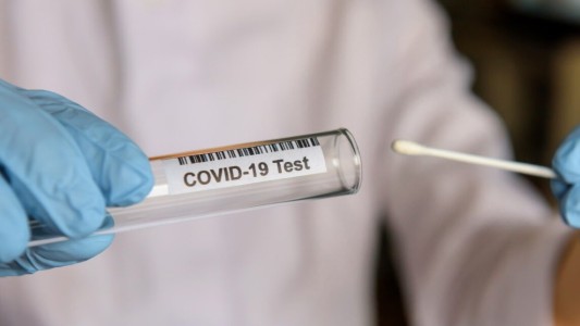 Bioquímicos recortarán prestaciones a IAPOS si no aumentan aranceles