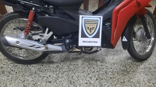 La Policía trasladó a cuatro personas y secuestró tres motos
