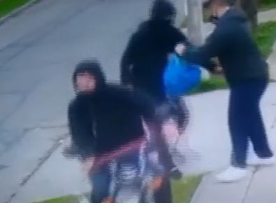 Le robaron a un chico de 12 años que iba a dar un examen