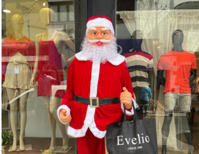 Se robaron un Papá Noel de la peatonal y fueron detenidos