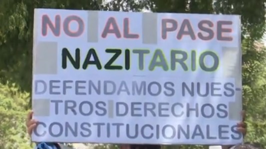 Antivacunas, en contra del pase sanitario: "Es un delito"