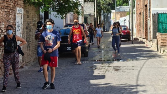 VIDEO: Centenares de personas con síntomas de Covid  hacen largas colas para realizar testeos en Córdoba