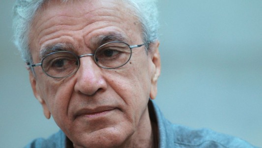 Caetano Veloso informó que tiene coronavirus pero está bien y critica a Bolsonaro