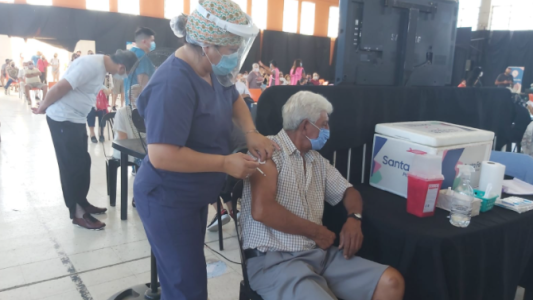 Cerca de 3500 santafesinos serán vacunados hoy contra el Covid