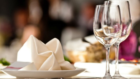 Qué se recomienda hacer con las sobras de comida de las fiestas