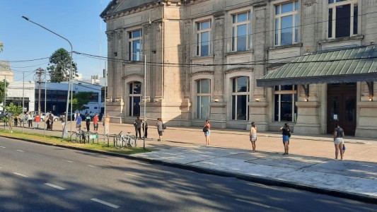 Covid-19: Largas filas en el primer día de hisopados del año