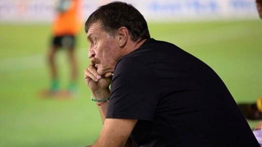 Colón podría anunciar hoy la llegada de Julio Falcioni