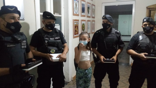 Agentes del Comando Radioeléctrico recibieron regalos por su rápido accionar