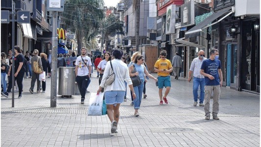 Pese al calor y los contagios, sigue habiendo movimiento comercial en Santa Fe