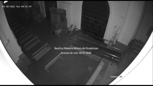 Video: entró gateando a la Basílica de Guadalupe, intentó robar y debió salir corriendo