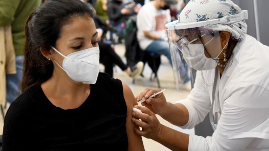 Continúan inoculando con terceras dosis en la ciudad de Santa Fe