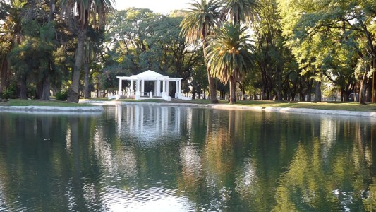 "Es una pena que no se ponga en valor": denuncian abandono del Parque Garay