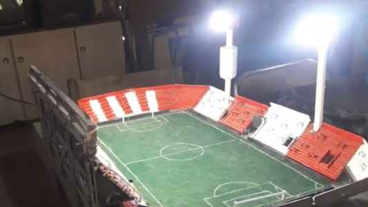 "A puro ojo": un santafesino construye el estadio de Unión y de Colón con sus manos