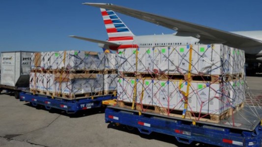 Llegó a la Argentina un nuevo cargamento con más de 800 mil vacunas de Pfizer contra el coronavirus