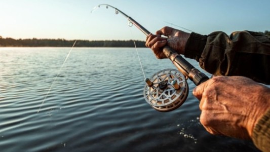 La provincia articuló con Nación una asistencia extraordinaria para pescadores