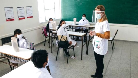 Alumnos que necesitan reforzar sus trayectorias educativas vuelven a las aulas