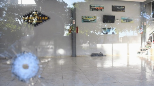 Rosario: cerraron una concesionaria y una carnicería baleadas dos veces en una semana