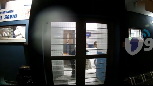 VIDEO: gracias a las maniobras de reanimación, un policía le salvó la vida a una beba