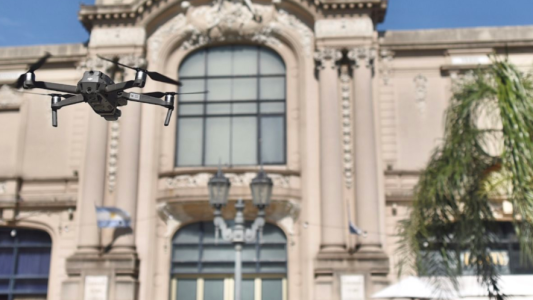 Realizan estudios para la puesta en valor de la fachada del Teatro Municipal