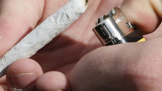 Fue a comprar marihuana y terminó baleado en la cabeza en un barrio de Mendoza