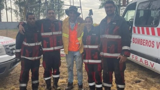 A dedo viajó a Corrientes como voluntario para combatir los incendios y le desvalijaron la casa: "Encontré a mi vieja llorando"