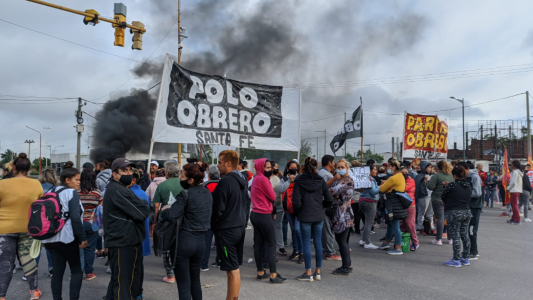 Organizaciones sociales realizan un corte total de tránsito en Perón e Iturraspe