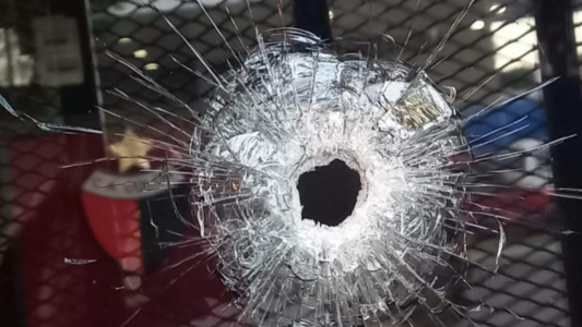 Volvieron a atacar a balazos la sede del club Colón