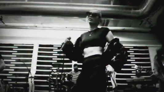 Con un video inédito de su ensayo, Miley Cyrus calienta motores para el Lollapalooza
