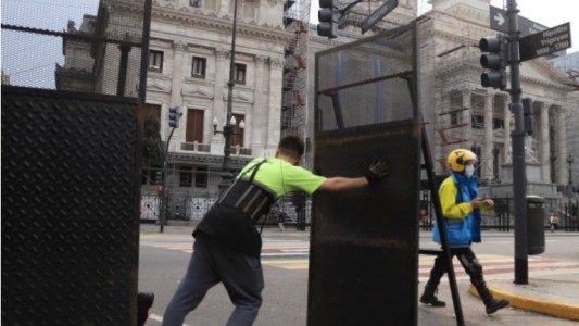 Congreso vallado: operativo de seguridad a la espera de la aprobación del acuerdo con el FMI