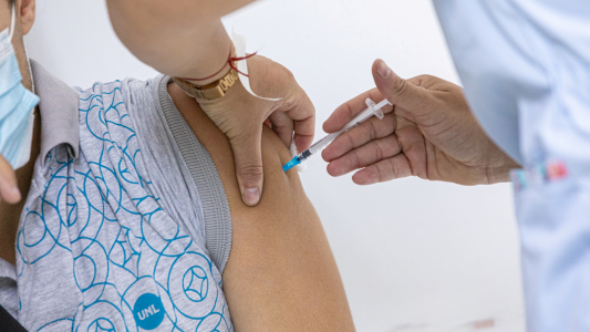 Sigue este lunes el operativo de vacunación contra el Covid en la ciudad