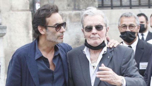 Alain Delon le pidió a su hijo que programe su eutanasia porque "una persona tiene derecho a partir en paz"