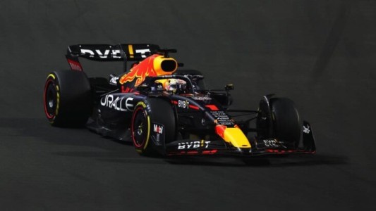 Verstappen se quedó con una accidentada y peleada carrera